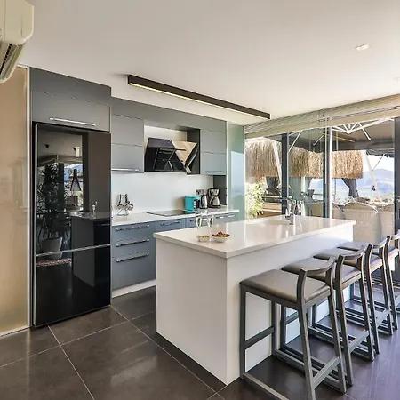 4 Bedroom - 4780 *